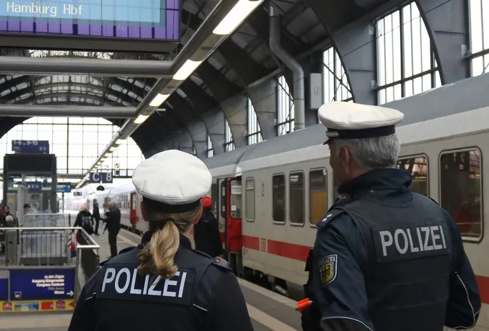 20-jähriger bedroht Schaffnerin am Bremer Hauptbahnhof