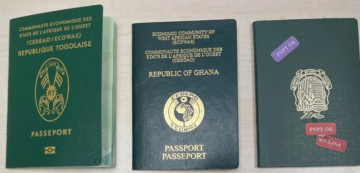 Köln’de Sahte Pasaportla Dil Sınavı Girişimi: Üç Kişi Yakalandı. Mit gefälschten Pässen zum Sprachtest: Drei Männer in Köln gestellt