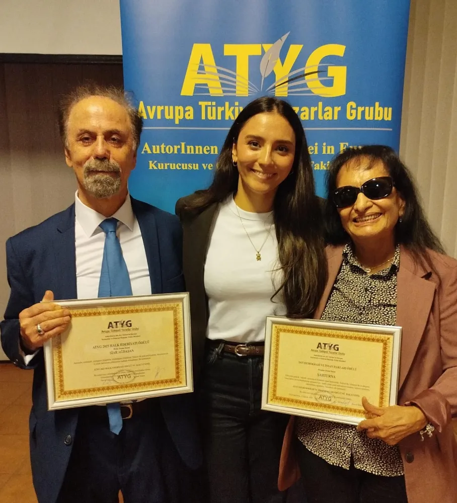 GazeteHamburg Yazarlarımız Şahturna ve Ozan Şiar’a Demokrasi ve Halk Edebiyatı Ödülü