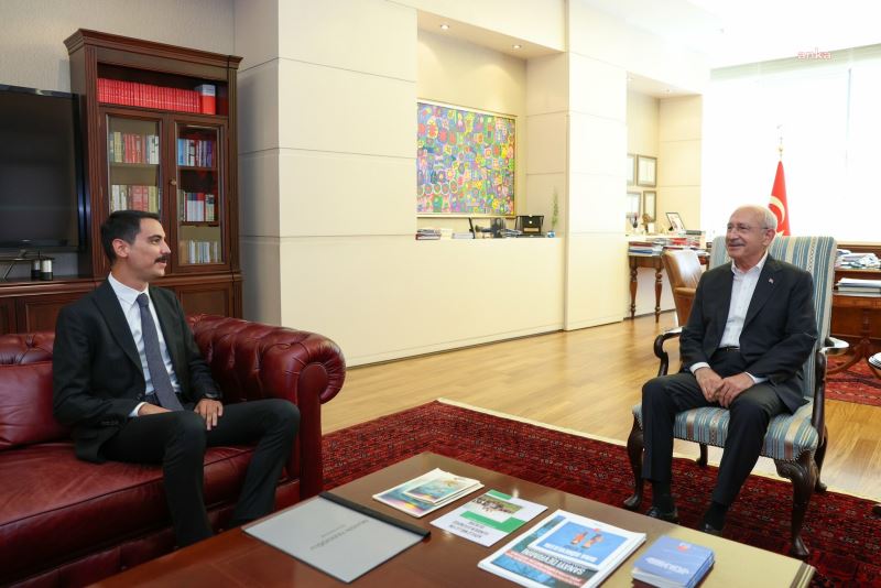 KILIÇDAROĞLU: “MUHSİN YAZICIOĞLU’NU VEFATININ 14. YIL DÖNÜMÜNDE RAHMETLE ANIYORUM. RAHMETLİNİN SEVGİLİ OĞLU FATİH FURKAN, YANI BAŞIMDAN AYIRMAYACAĞIM DİĞER BİR YOL ARKADAŞIMDIR”