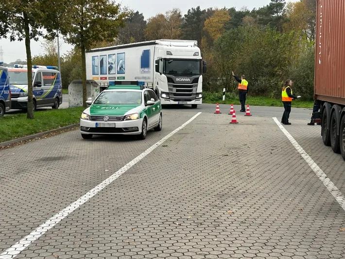 Zoll prüft Speditionsgewerbe In sieben Fällen müssen weitere Prüfungen durchgeführt werden