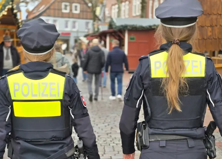 Messerverbot auf Volksfesten - Polizei kontrolliert Weihnachtsmärkte im Landkreis