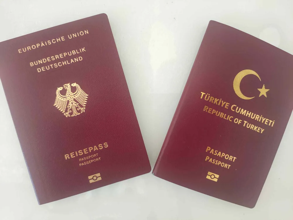 Almanya Türk toplumu üyeleri Alman vatandaşlıklarını koruyarak Türk vatandaşlıklarını yeniden elde edebilecek