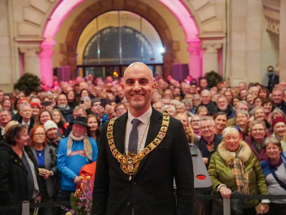 Hannover’da Yeni Yıl Coşkusu: 3.000 Kişi Yeni Belediye Sarayı’nda Buluştu