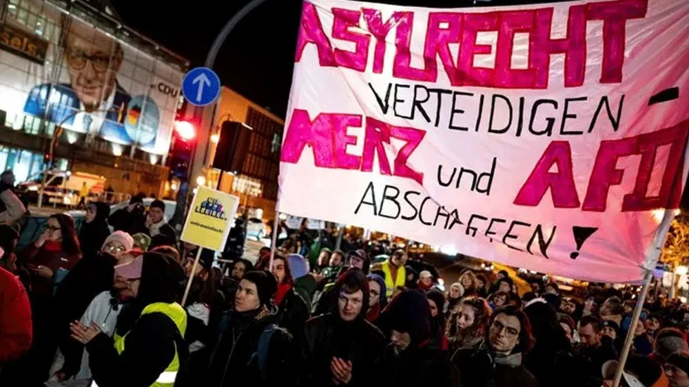 Hamburg’da Göç Politikalarına Karşı Protesto: “Dayanışma ve Hukuk Devleti İçin Buradayız!”