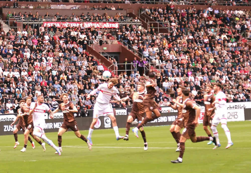 St. Pauli’ye Son Dakika Şoku: Hem Maç Gitti Hem Kartlar Uçuştu