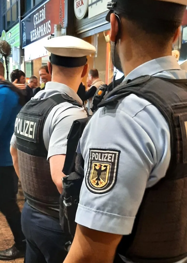 Hamburg Merkez İstasyonu’nda Bağırarak Çevreyi Rahatsız Eden Adam Tutuklandı
